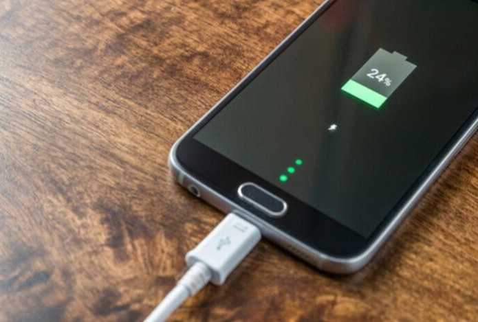 Ночная зарядка смартфона в 2026 году: как сохранить батарею без переживаний