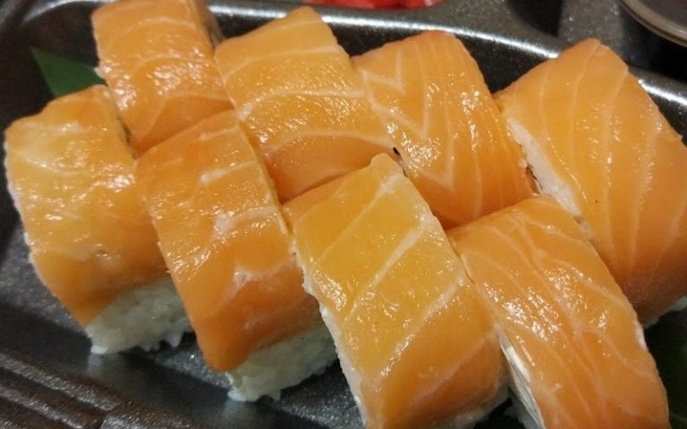 Советы по проверке свежести лосося: на что обратить внимание