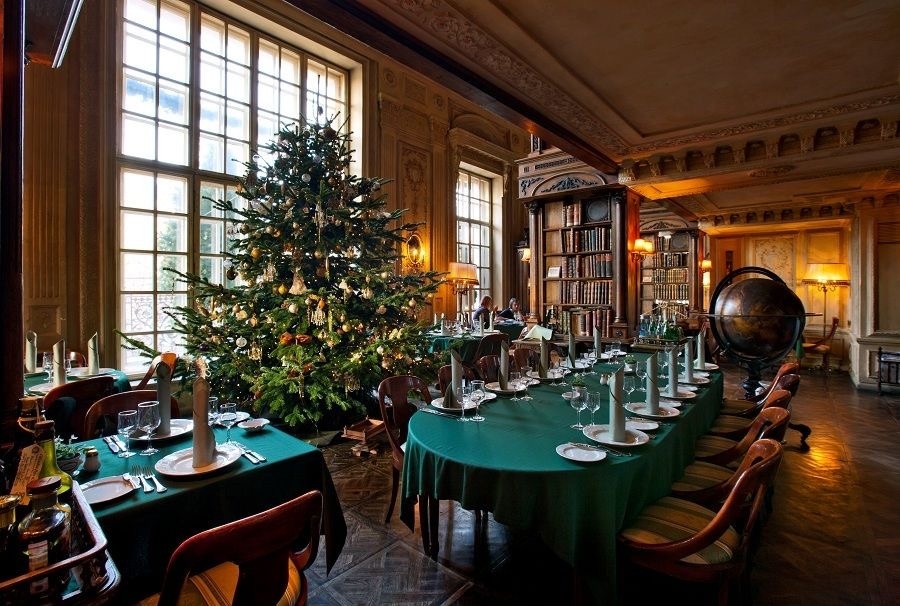 Где в Москве дарят подарки на Новый год: лучшие рестораны декабря