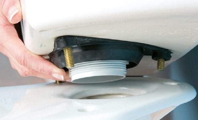 Что делать, если у вас течет бачок унитаза: главные причины и решения