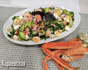 Совершенно уникальный салат с крабами, который стоит попробовать