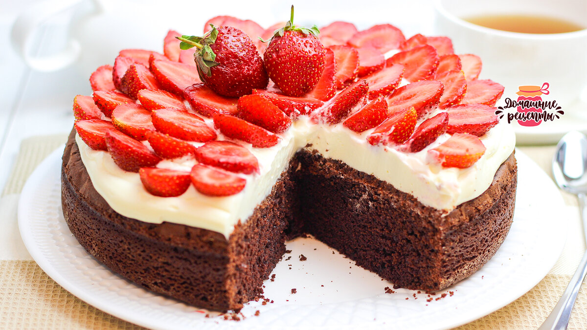 Восхитительный шоколадно-клубничный торт: простой и быстрый рецепт