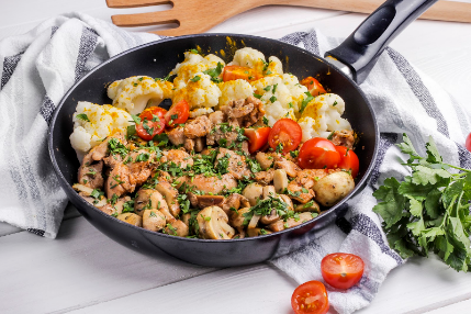Легкий ужин: курица с грибами и цветной капустой