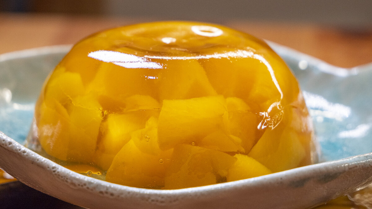 Летний десерт за мгновения: персиковое желе, которое украсит любой стол