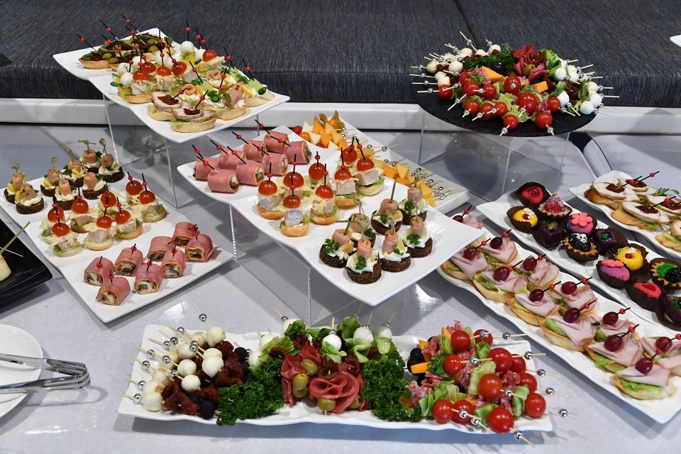 Новый год в Донецке: Оливье или шуба — что стоит дороже?