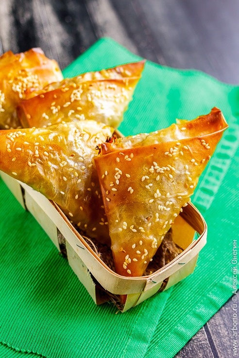 Необычные самсы с бараниной: ощутите вкус Востока с тестом фило