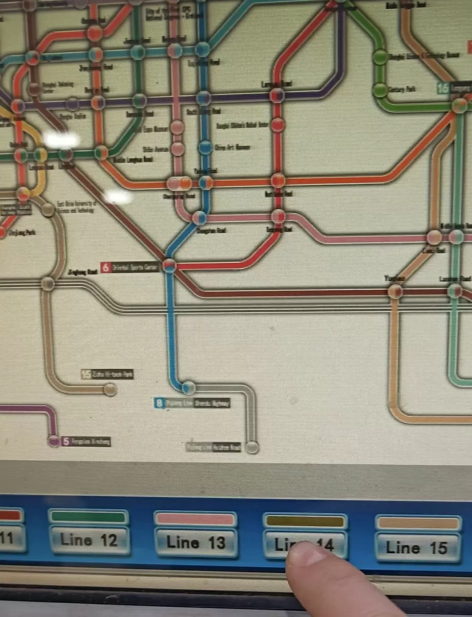 Безлимитное барбекю и уютное метро: Шанхай в фокусе