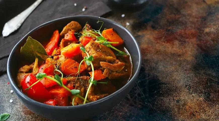 Гуляш из индейки: вкусный поворот к венгерским традициям