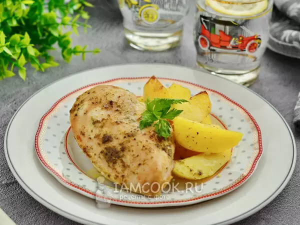 Как соус способен преобразить привычные блюда: секреты приготовления куриной грудки с картошкой