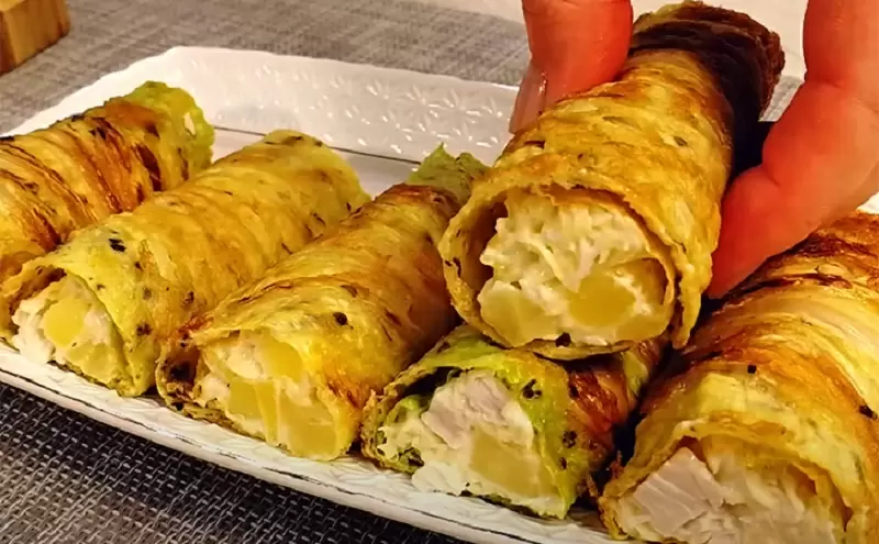 Удивительные рулетики с салатом: сочетание курицы, ананаса и капусты для великолепной закуски