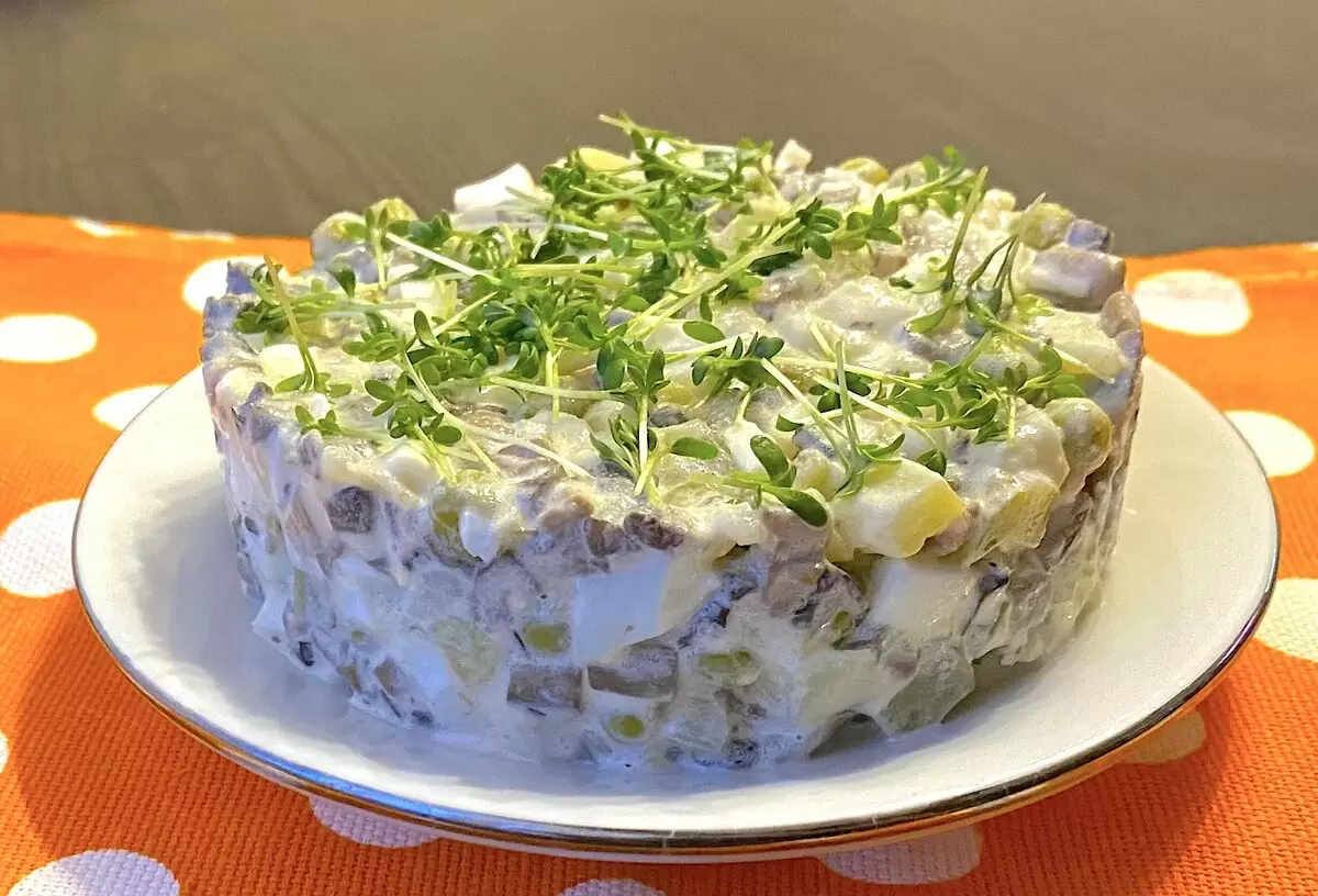 Как приготовить оригинальный оливье с шампиньонами