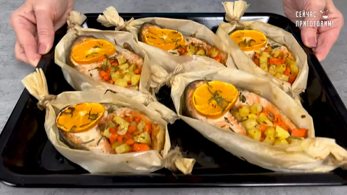 Вкусные порционные лодочки с красной рыбой и овощами: простой рецепт для всей семьи