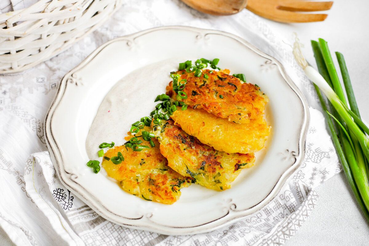 Картофельные хашбраны с икрой: вкусный завтрак с неожиданных ноток